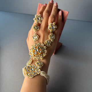 Kadali Haathphool/ Hand Accessory