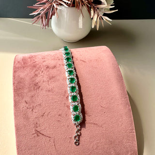 Hibba - Emerald green stone bracelet