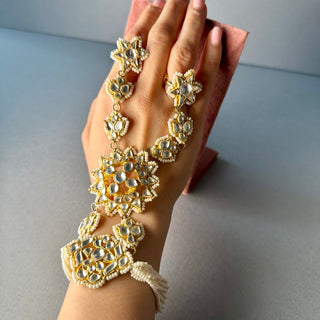 Kadali Haathphool/ Hand Accessory