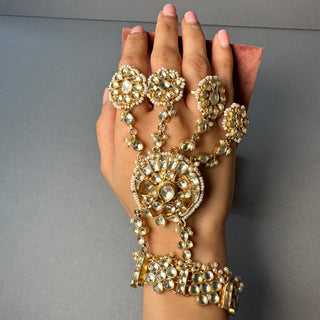 Kavya Haathpanja/ Hand Accessory