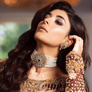 Urwa Hocane in  FARAH choker