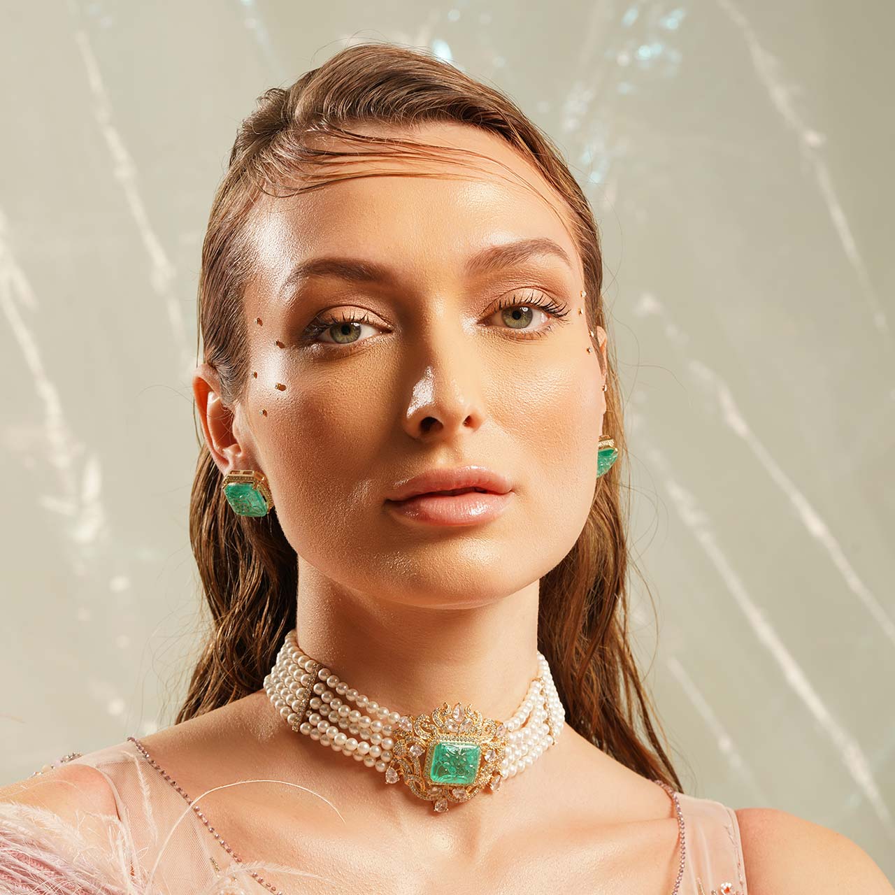 Syna - Green Doublet & Pearl Choker