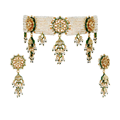 Gold plated silver mix base metal kundan choker and earrings set with real pearls. The set has handpainted meenakari work at the back of the set.